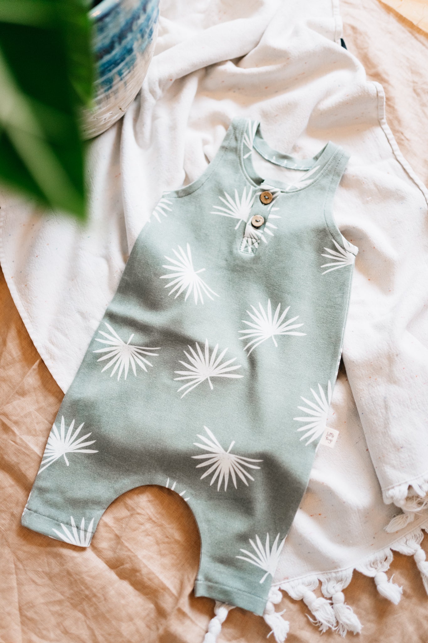 Romper de Little Yogi - Little Palm Leaf